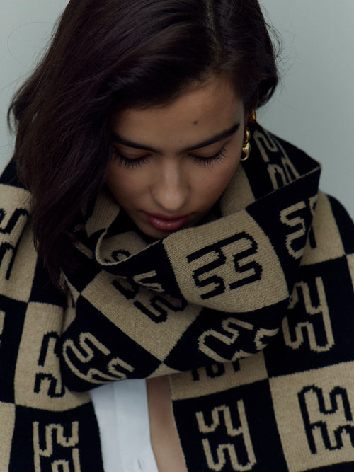 GENEVA - Camel & Black Checkerboard Knit Scarf